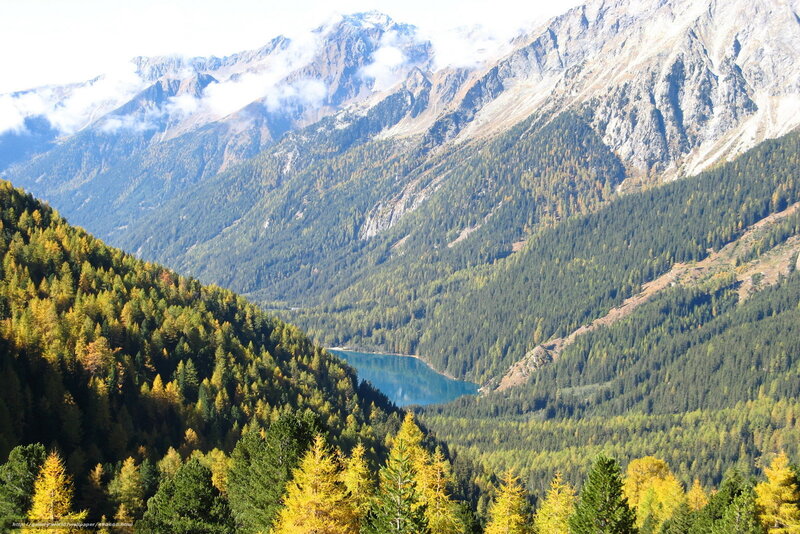 Mountain Lake Valley — Green, Serene, Autumn