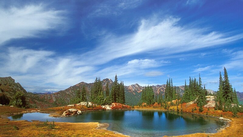 Mountain lake with autumn foliage