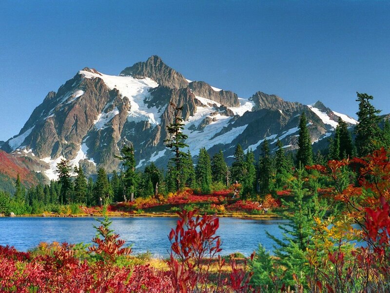 Mountain lake with autumn foliage