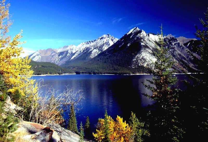 Mountain lake with autumn foliage