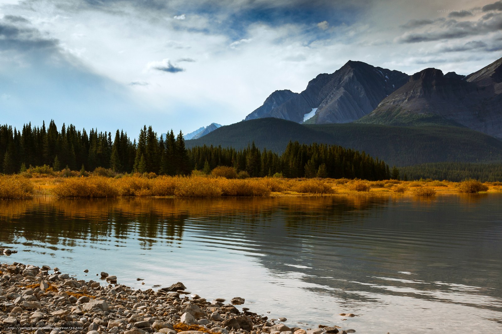 Mountain lake with autumn foliage