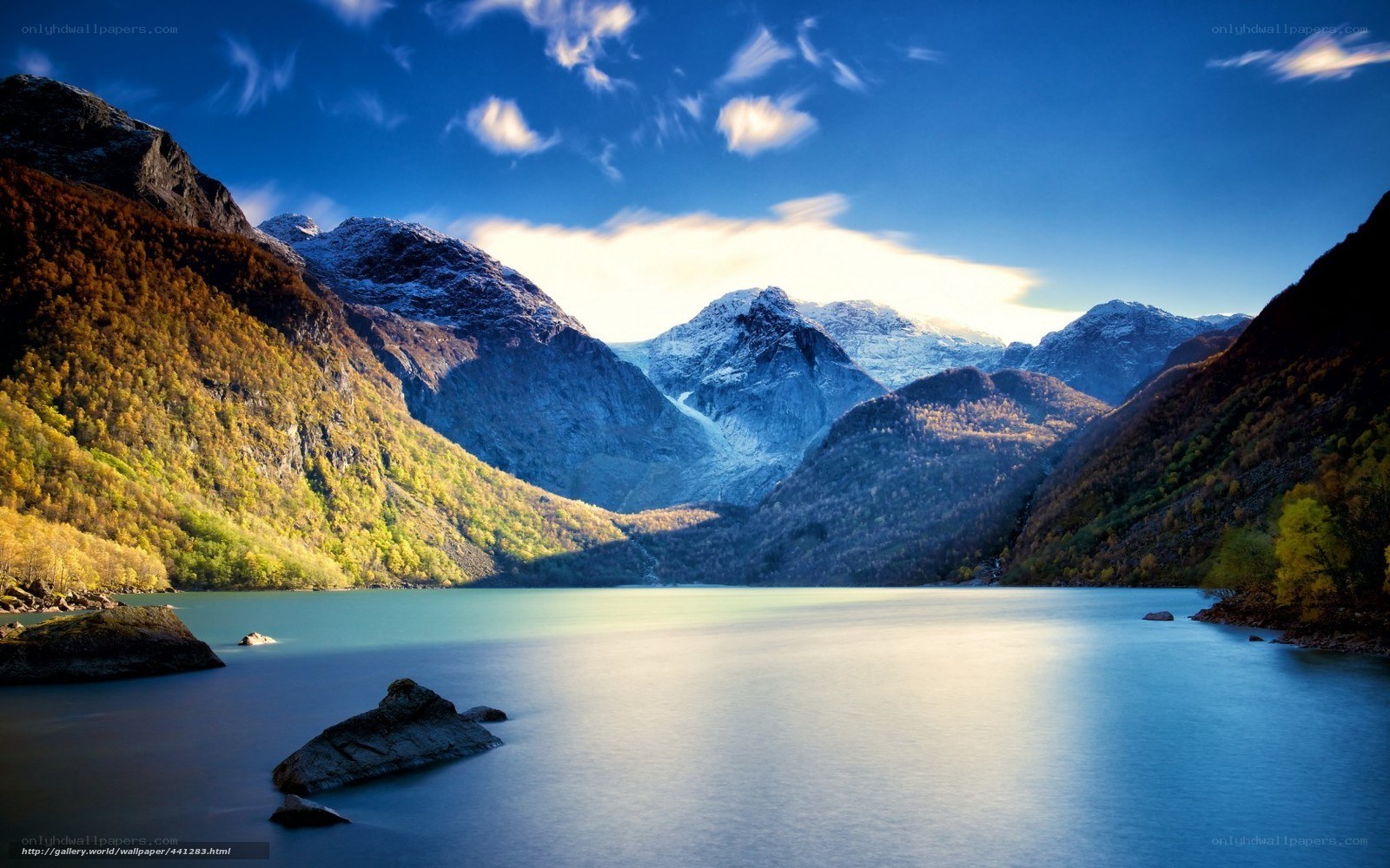 Mountain lake with autumn foliage