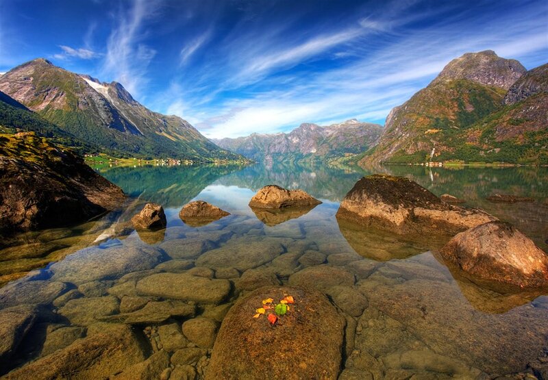 Mountain lake with autumn leaves