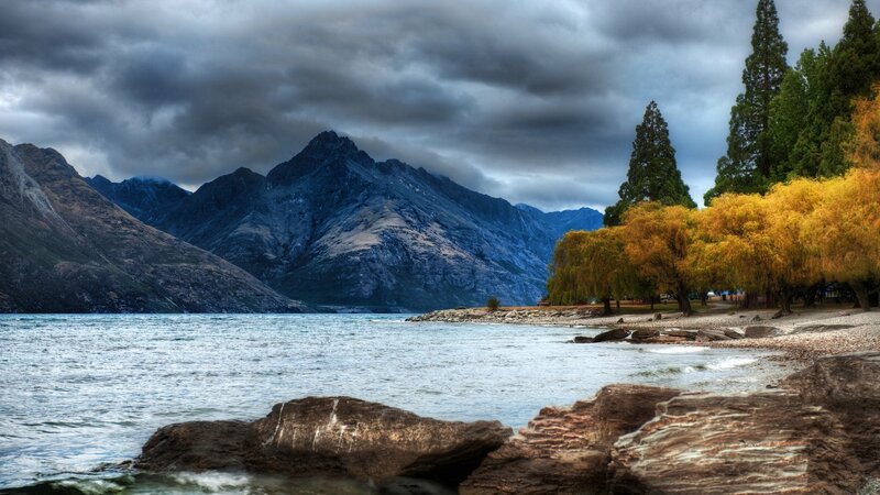 Mountain lake with autumn trees