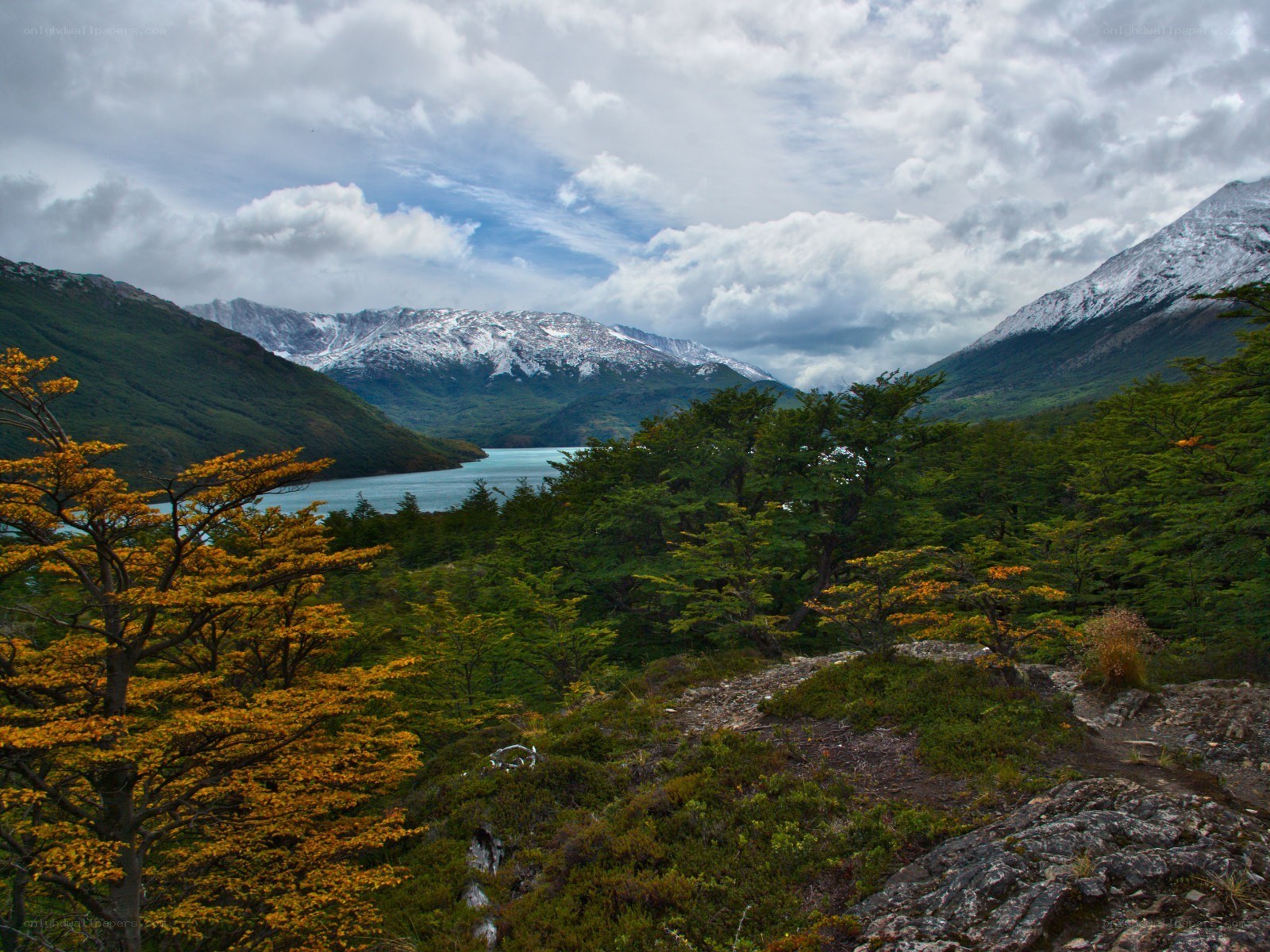 Mountain lake with autumn trees