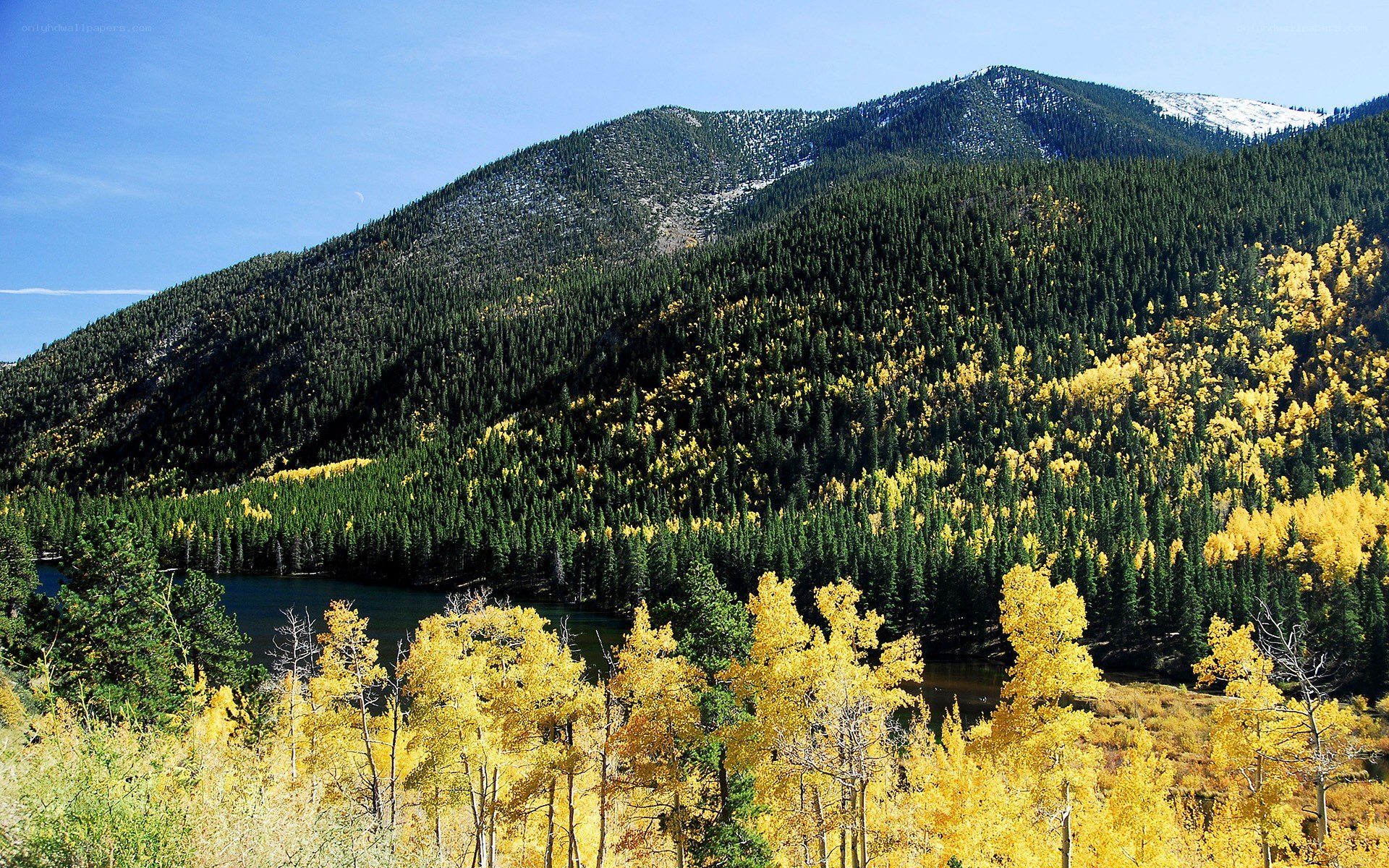 Mountain lake with autumn trees