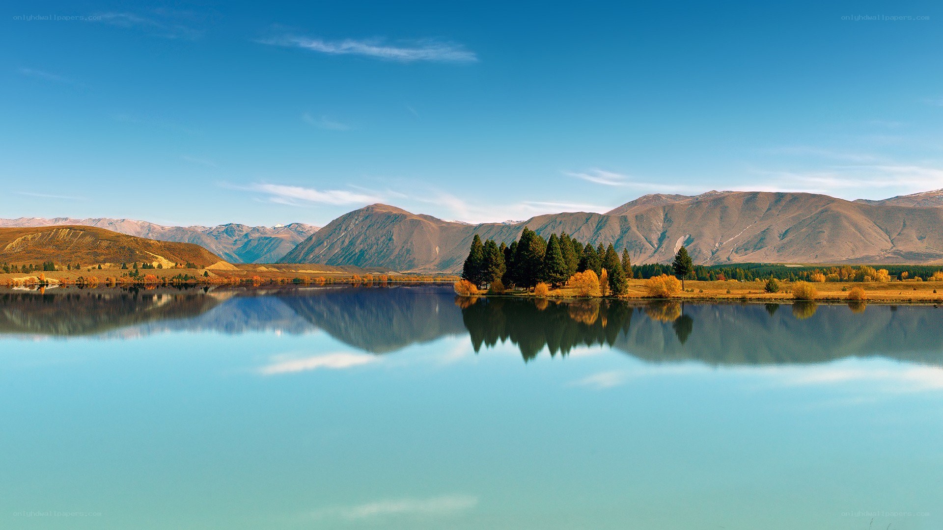 Mountain lake with autumn trees
