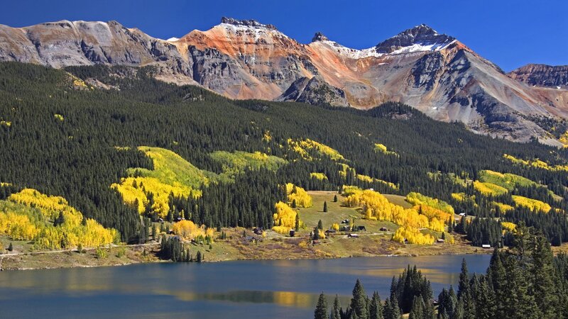 mountain lake with autumn trees
