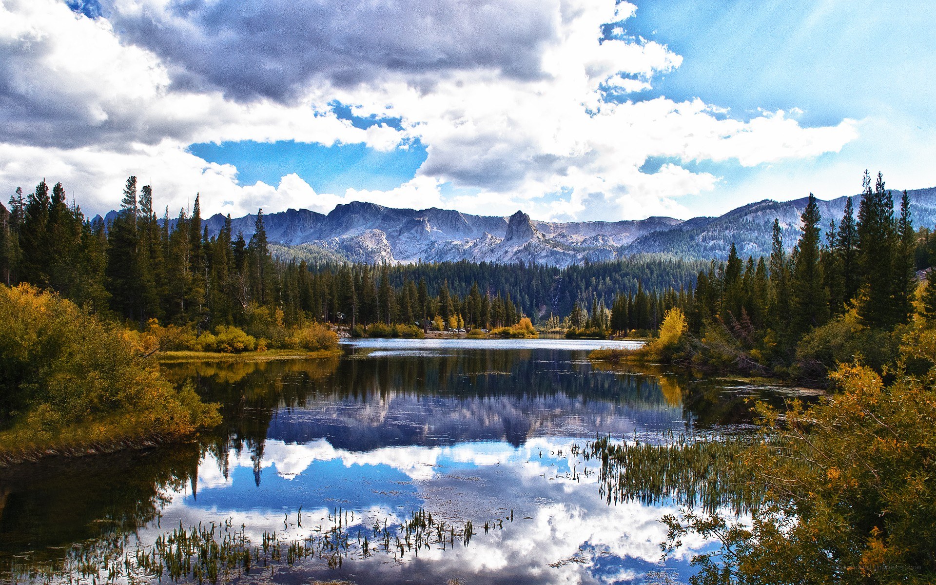 Mountain lake with autumn trees