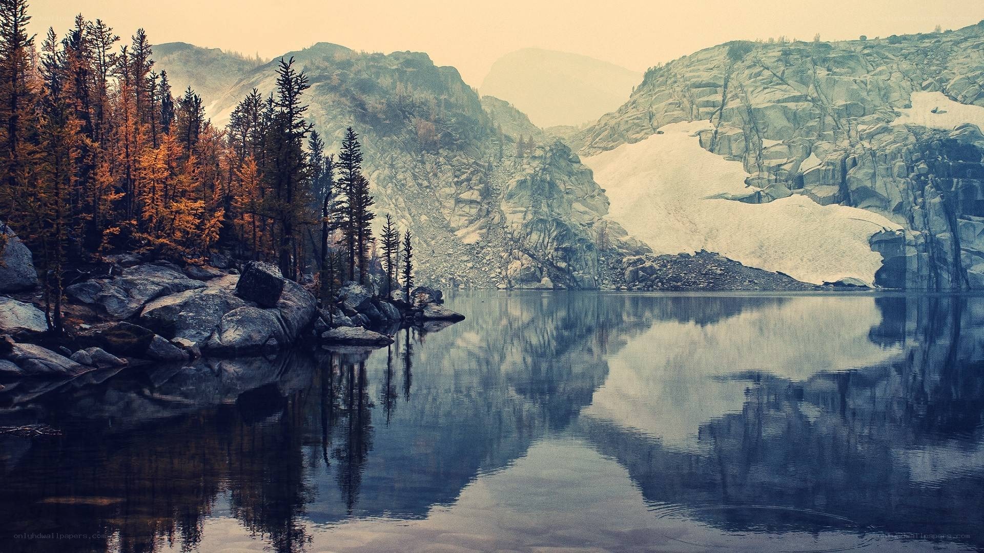 Mountain lake with autumn trees