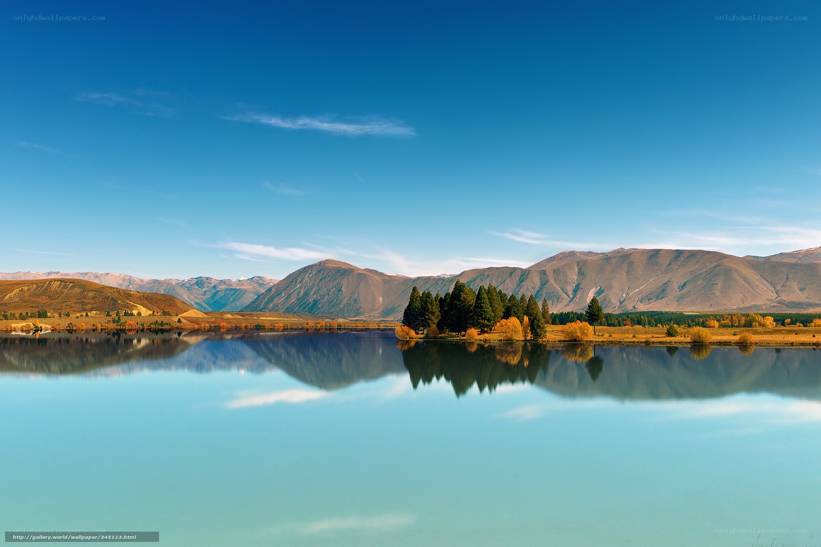 Mountain lake with autumn trees