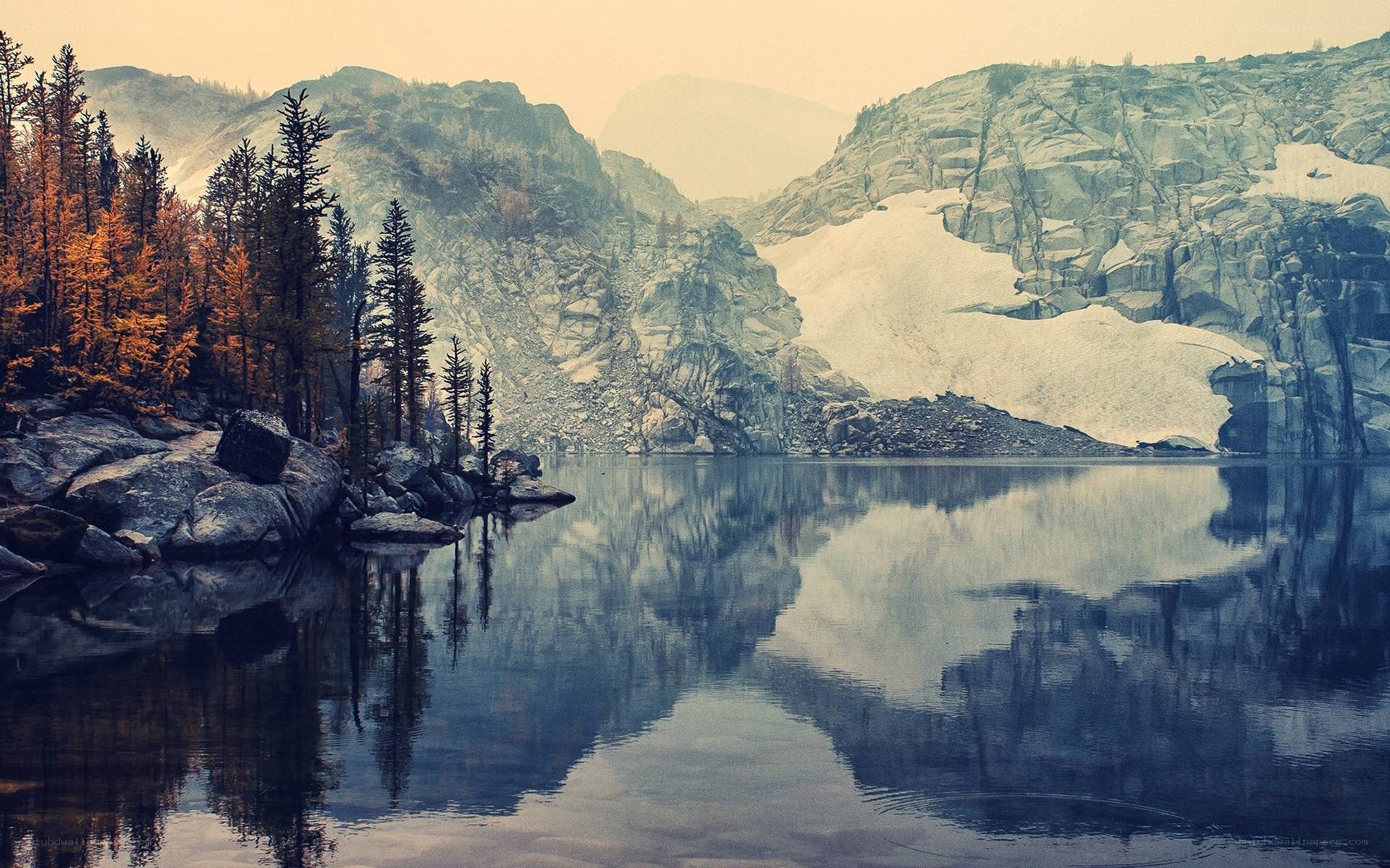Mountain lake with autumn trees