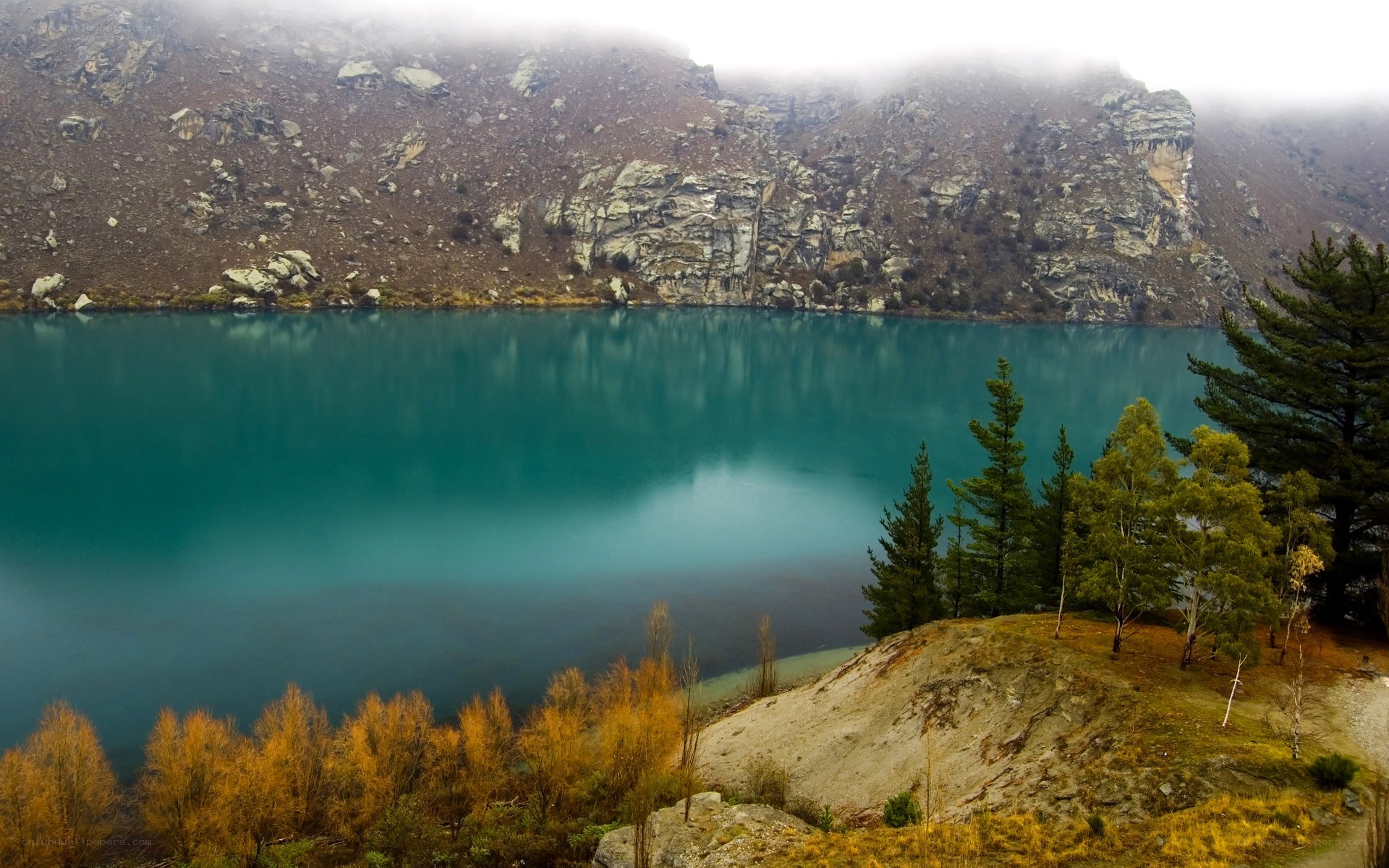 Mountain lake with autumn trees