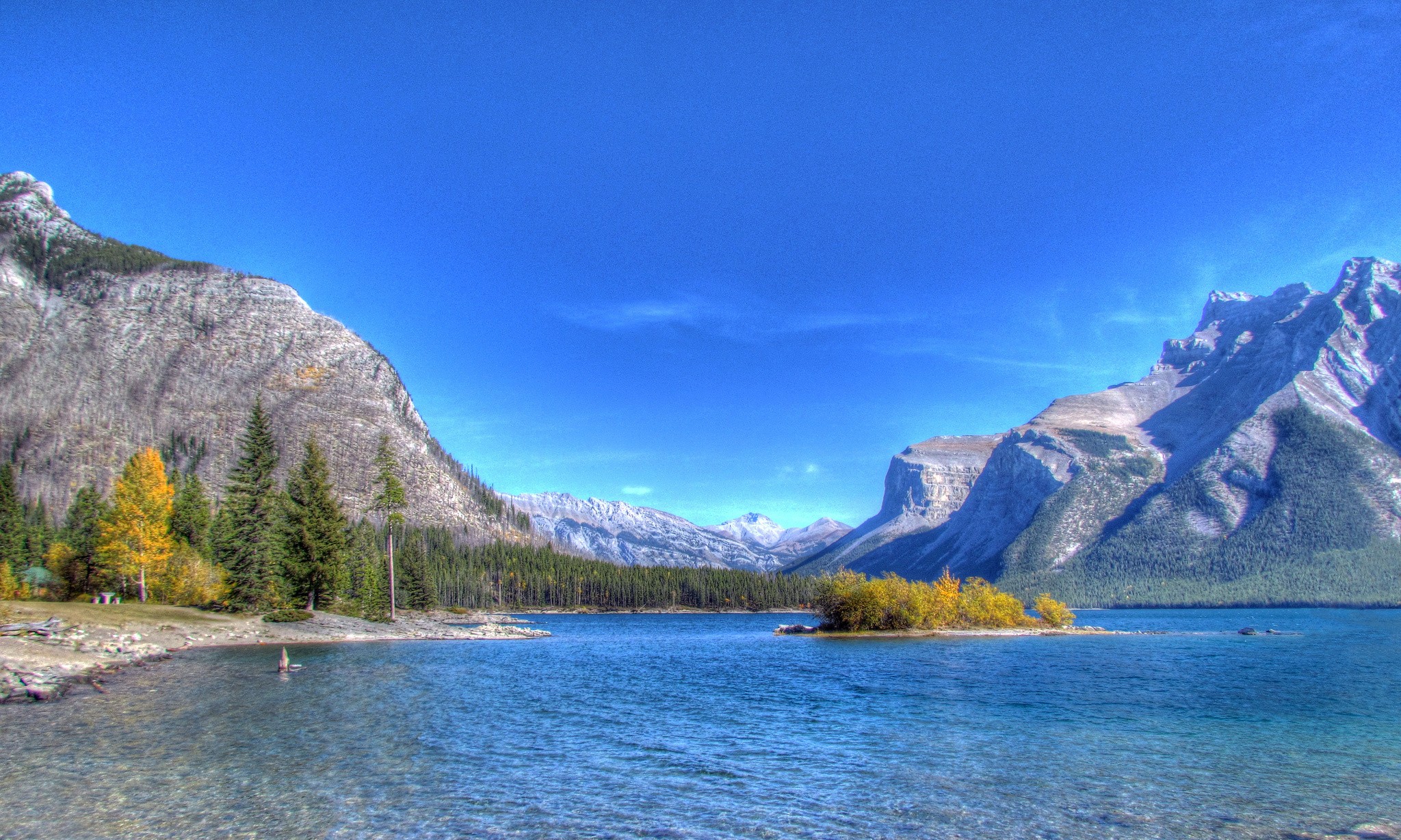 Mountain lake with autumn trees