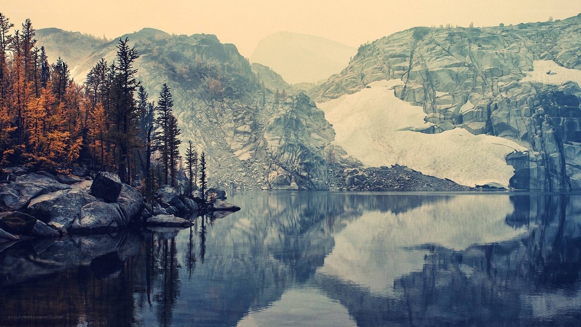 Mountain lake with autumn trees