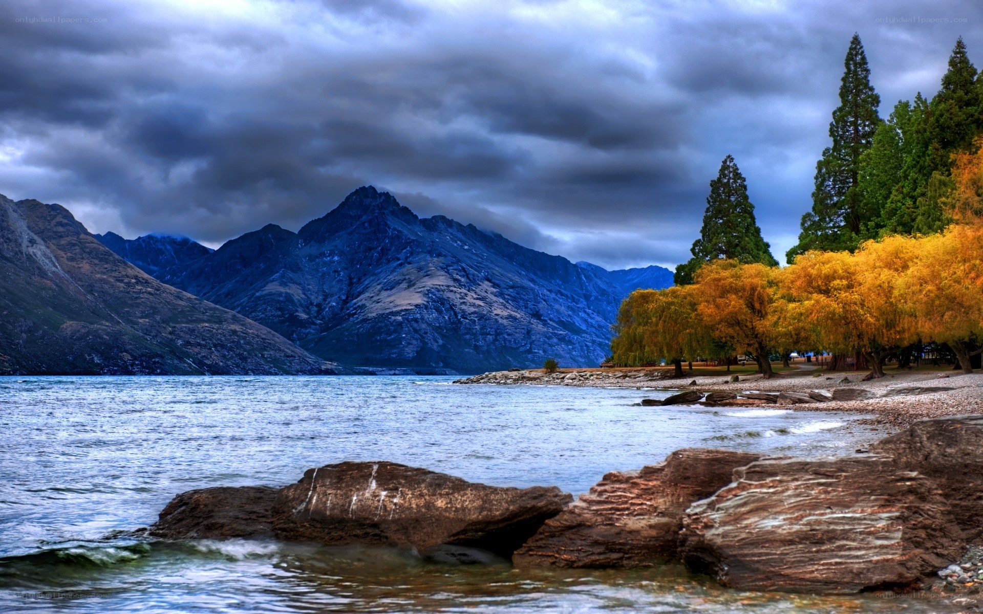 Mountain lake with autumn trees