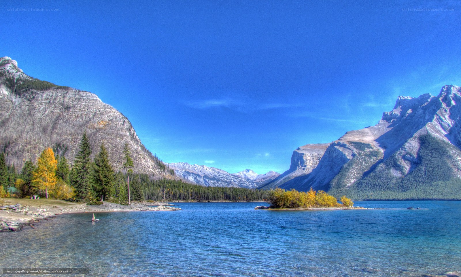 Mountain lake with autumn trees