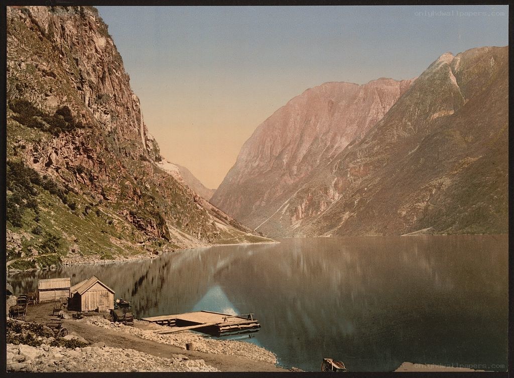 Mountain lake with wooden cabins