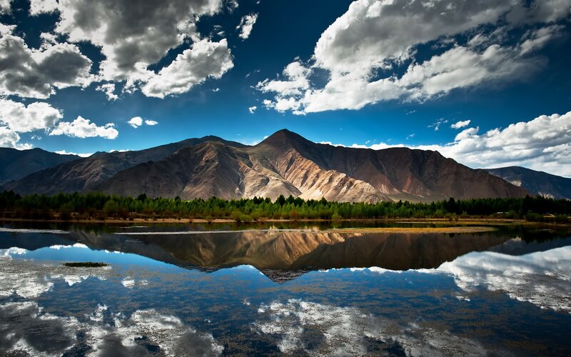 Mountain landscape with lake reflection