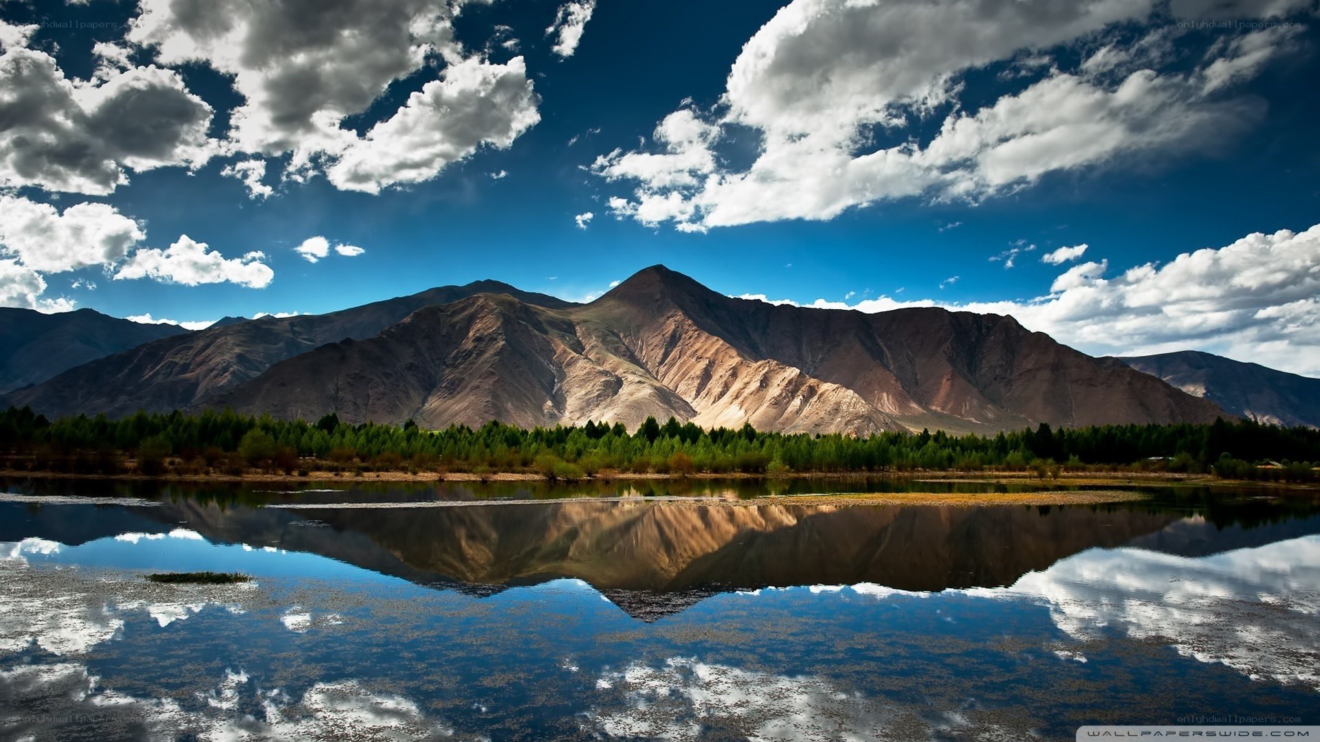 Mountain landscape with lake reflection