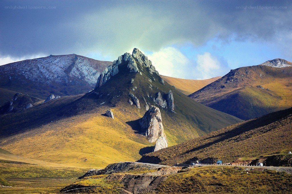 Mountain landscape with rocky peaks