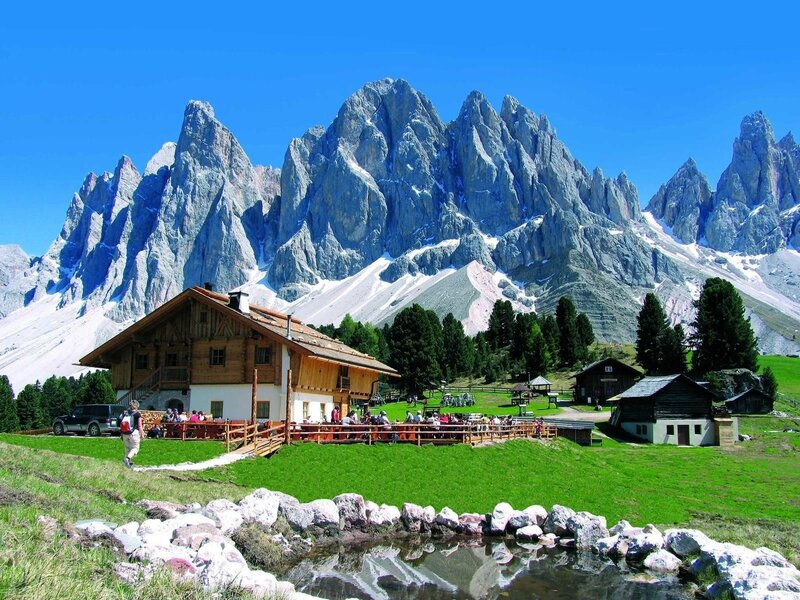 Mountain Lodge with Peaks — Blue