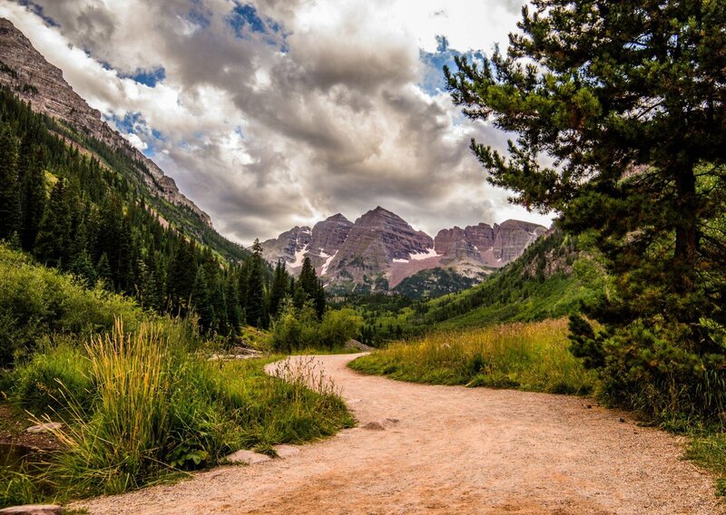 Mountain Path in Valley — Green