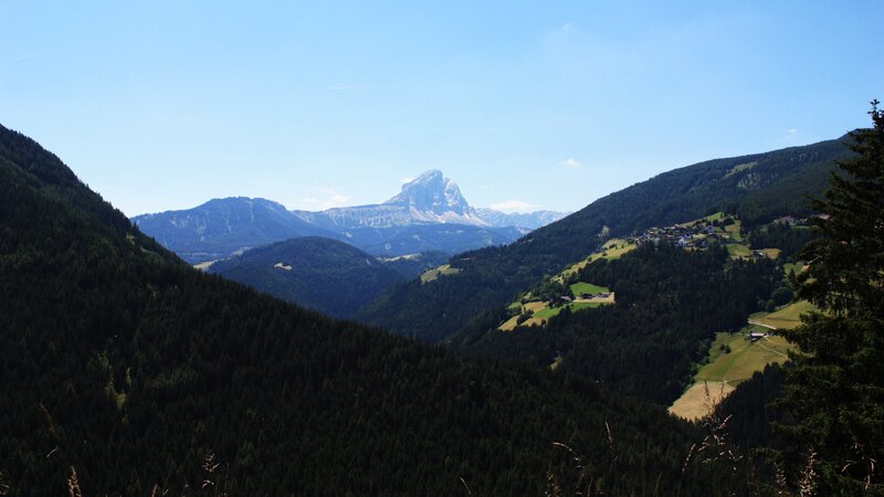 Mountain Peak in Valley — Green, Serene