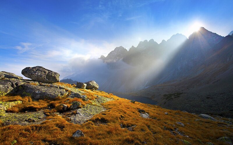 Mountain Peak with Sun Rays — Blue