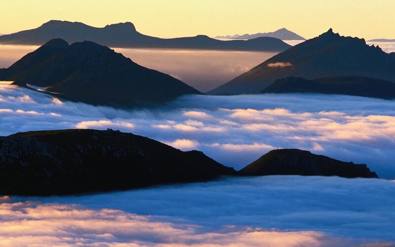mountain peaks above clouds