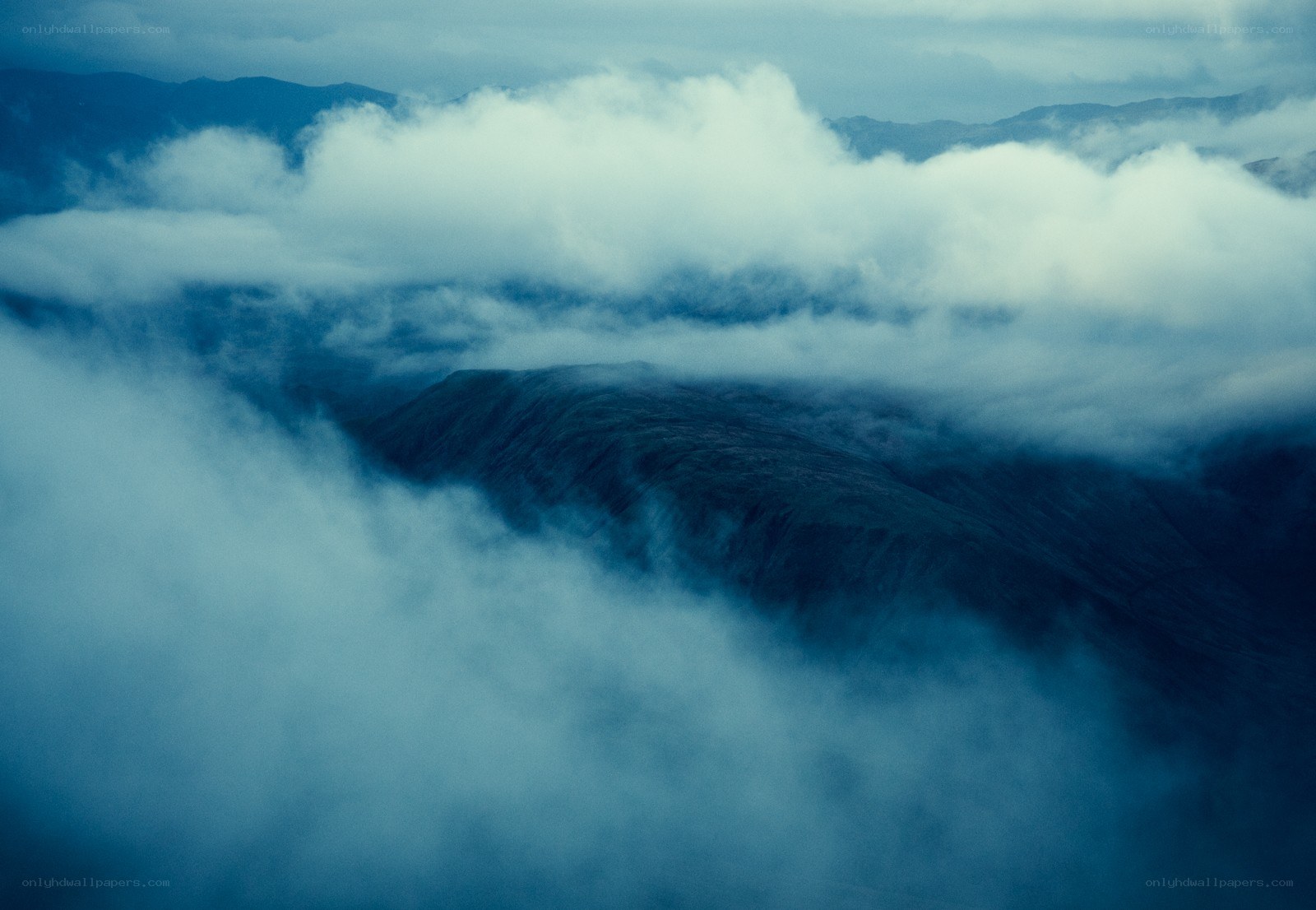 mountain peaks above clouds