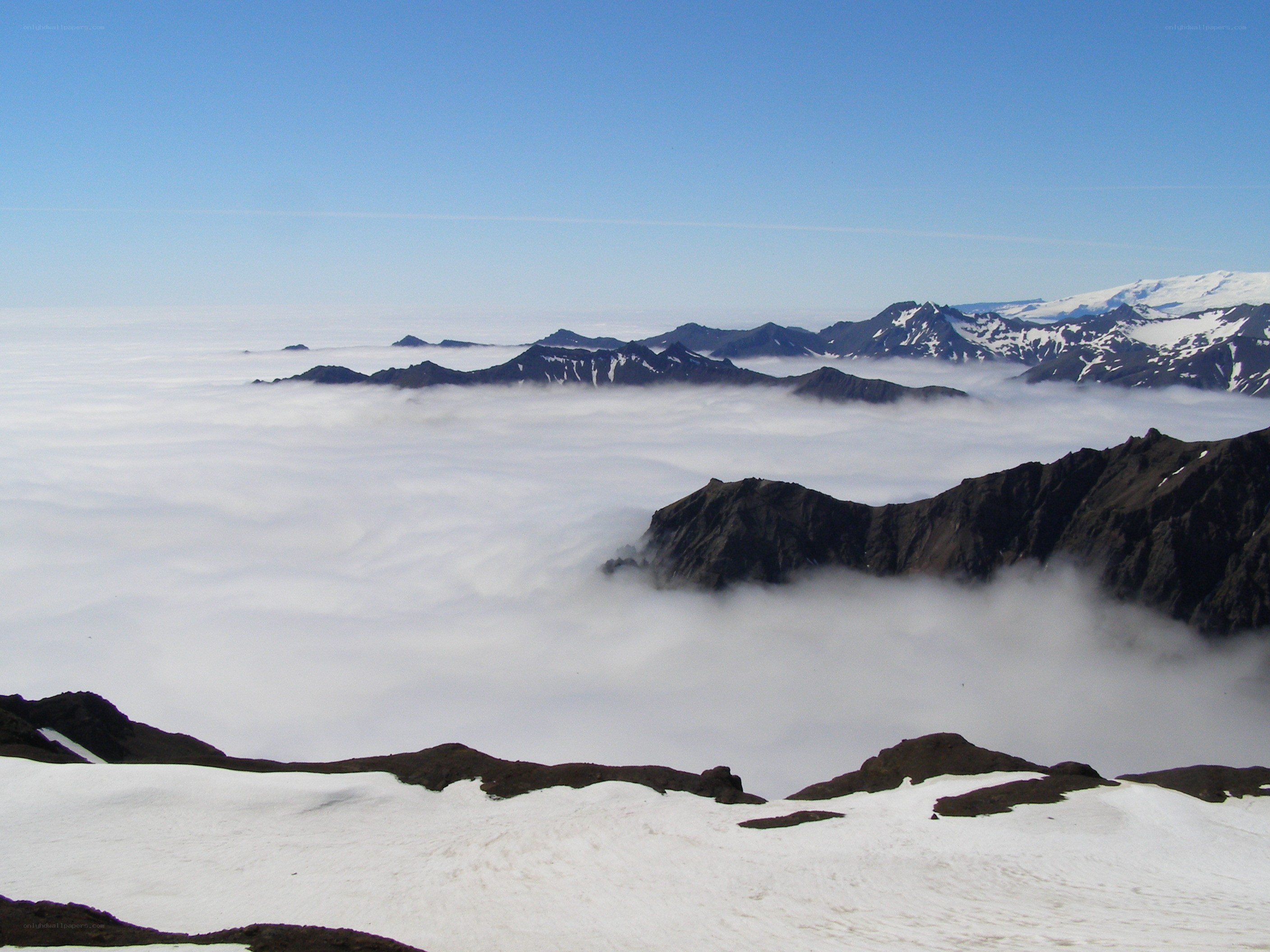 mountain peaks above clouds