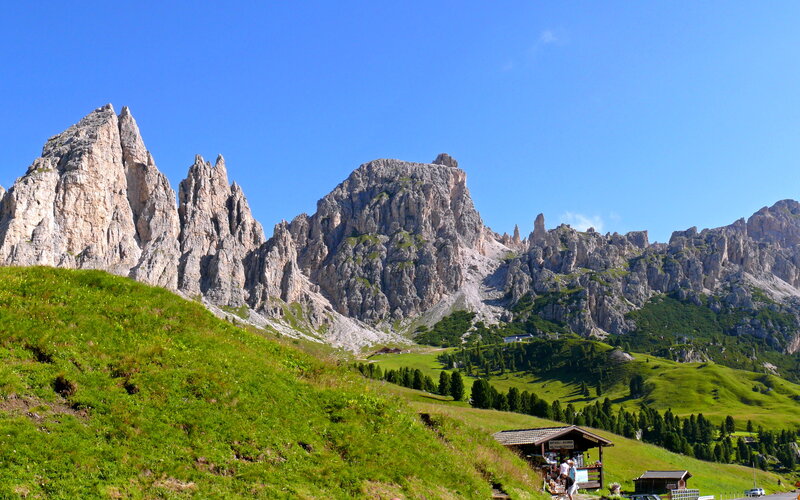 Mountain Peaks and Green Hills — Serene
