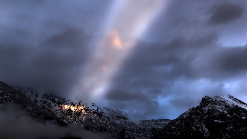 Mountain Peaks at Dusk — Gray, Dramatic