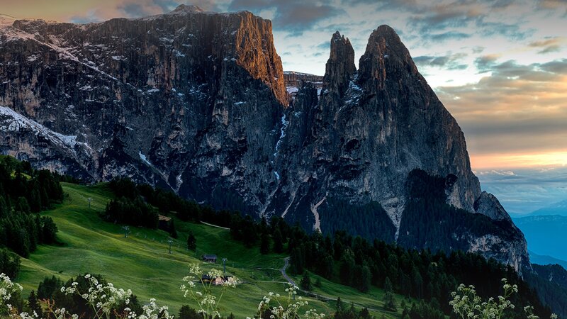 Mountain Peaks at Dusk — Green