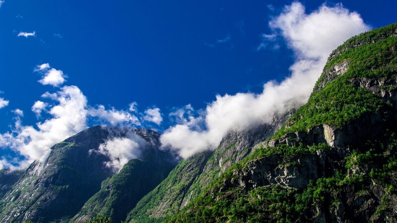 mountain peaks with clouds