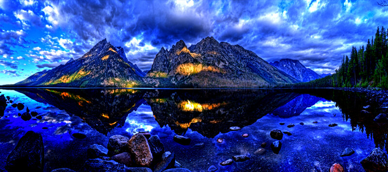 Mountain Range in Lake — Blue, Dramatic