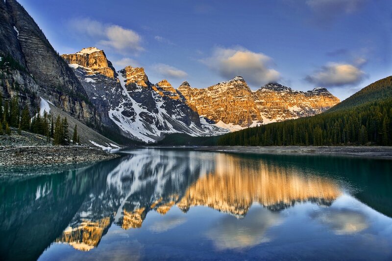 Mountain Range in Lake — Blue