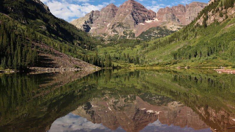 Mountain Range in Lake — Green