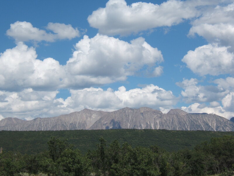 mountain range under cloudy sky