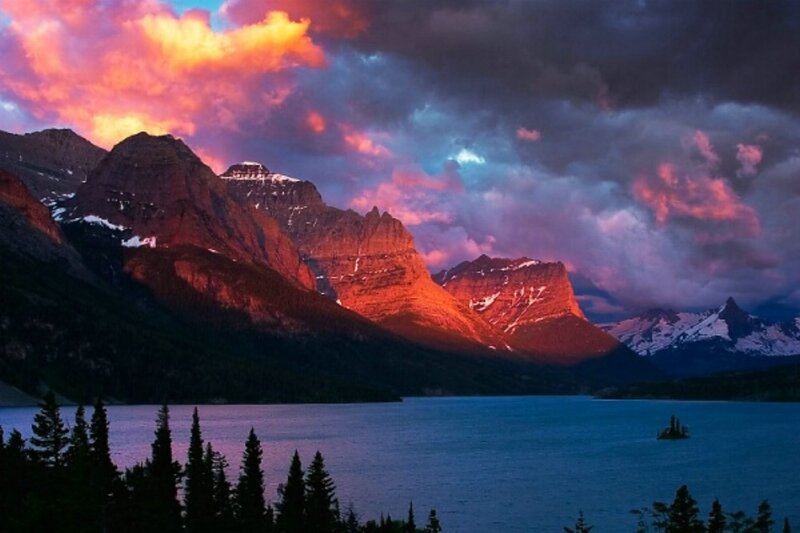 mountain sunset over lake
