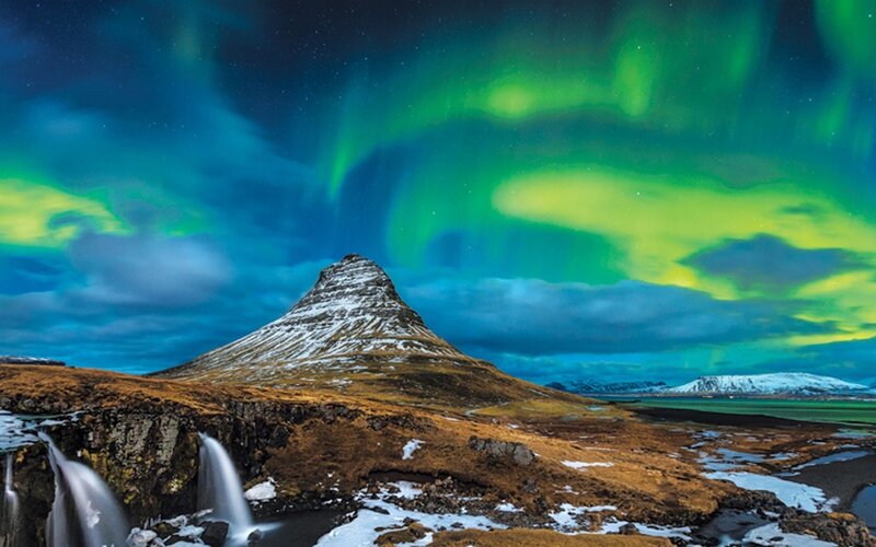 Mountain under Aurora — Green, Dramatic, Night