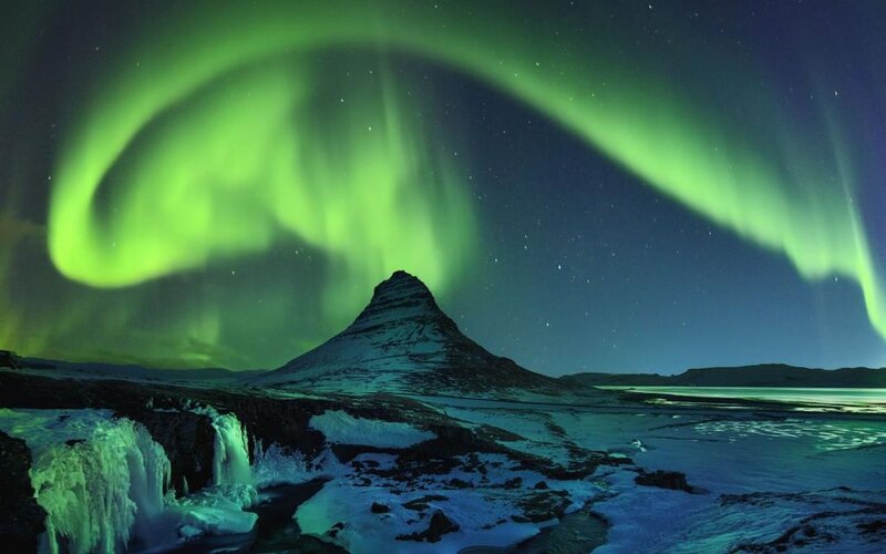 Mountain under Aurora — Green, Dramatic