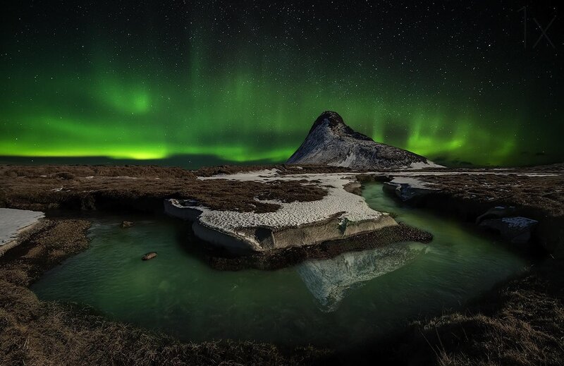 Mountain under Aurora — Green
