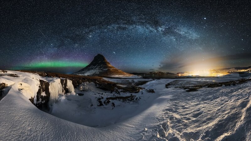 Mountain under Aurora — White