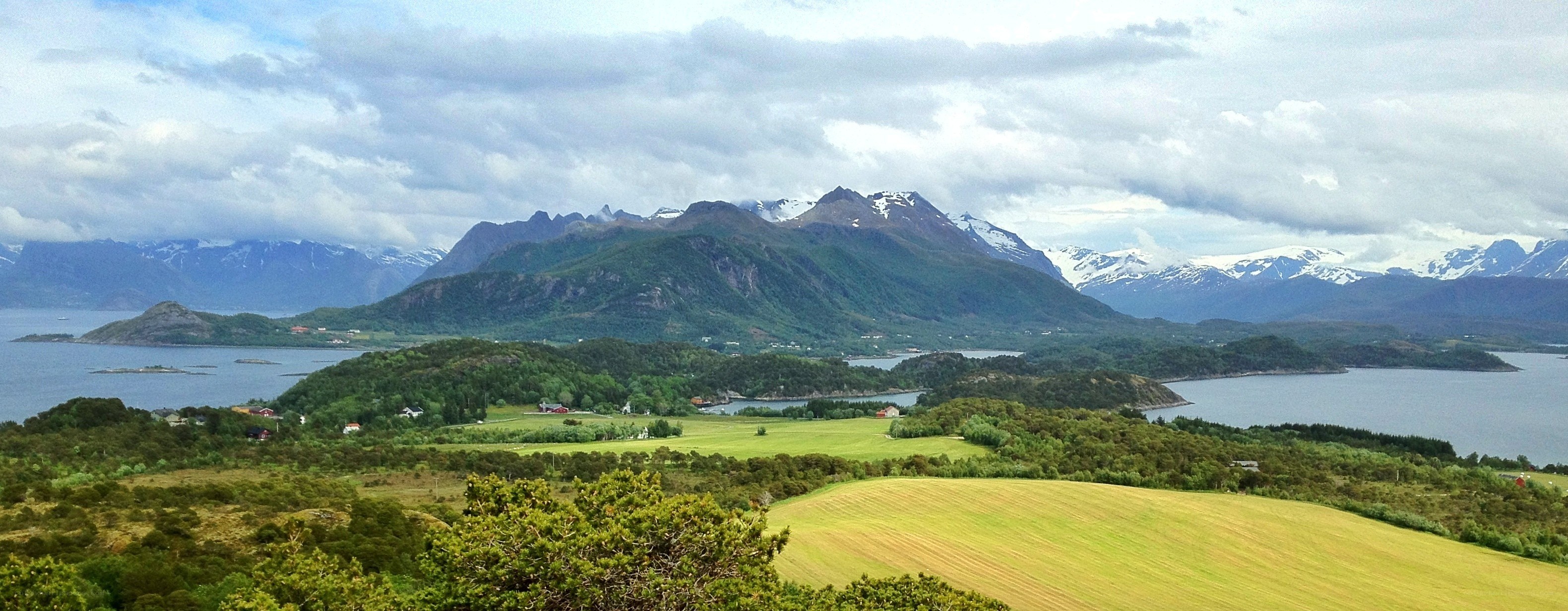 mountainous coastal landscape