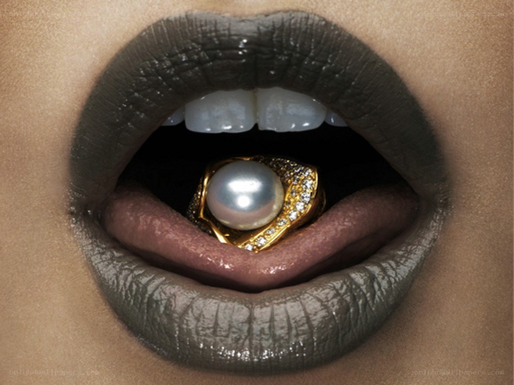 mouth with pearl ring