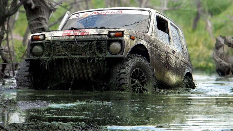Muddy Off-road Car — Green