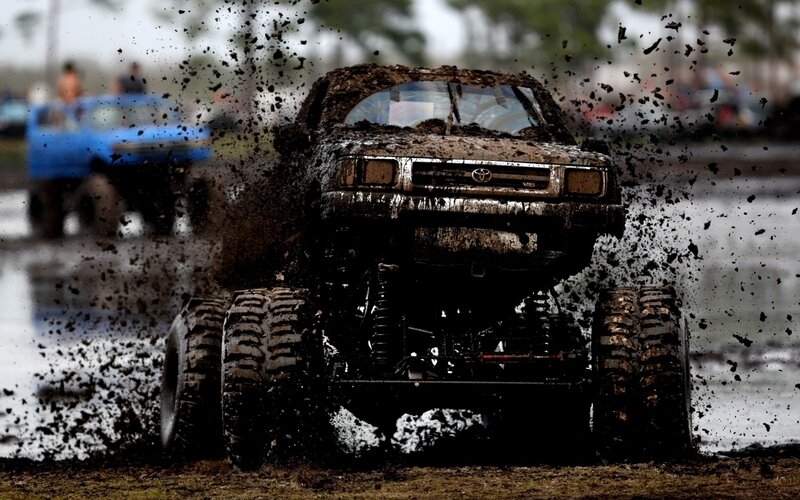 Muddy Off-road Truck — Brown