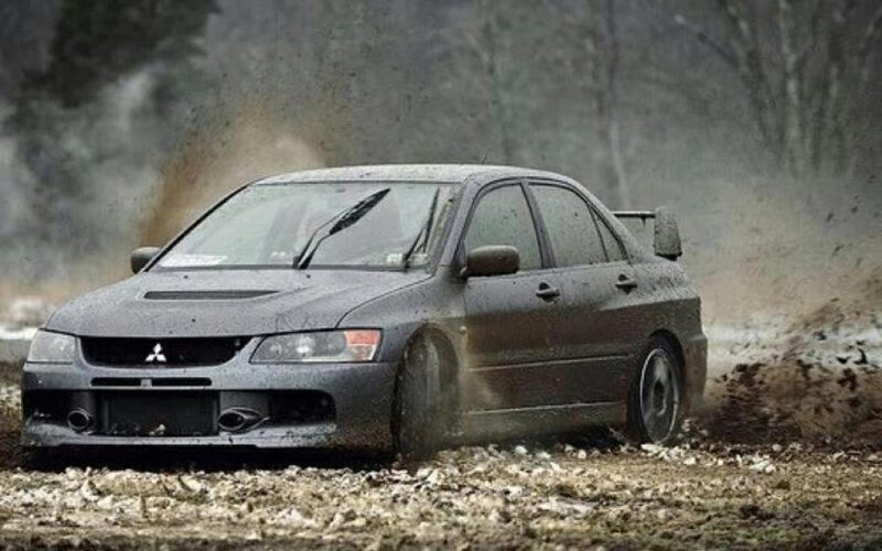 Muddy Rally Car — Gray